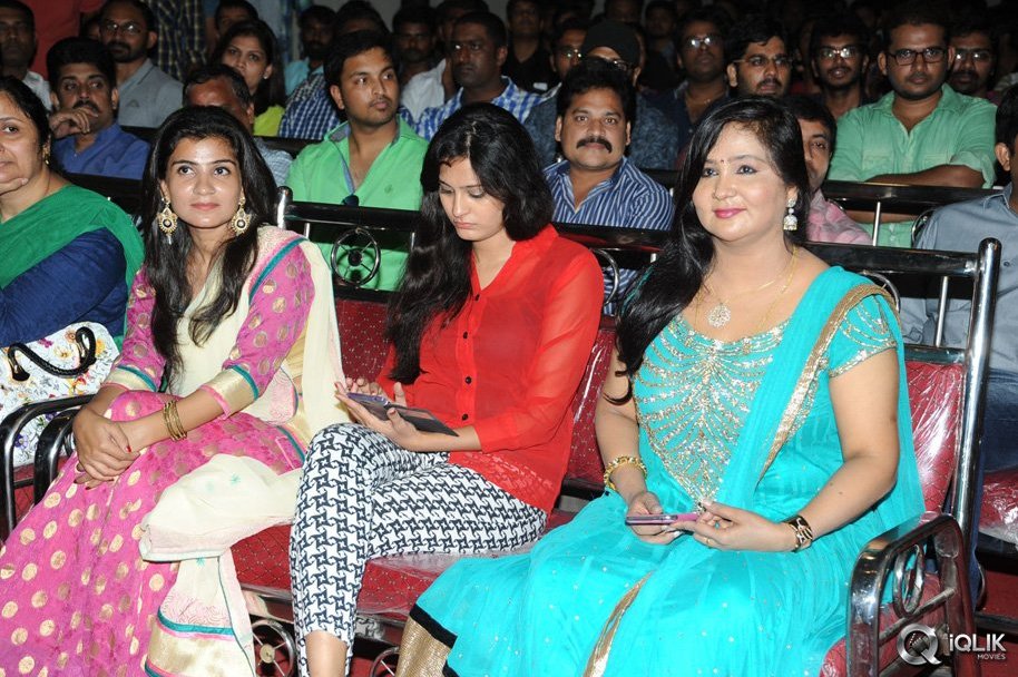 Undhile-Manchi-Kalam-Mundhu-Mundhuna-Movie-Audio-Launch